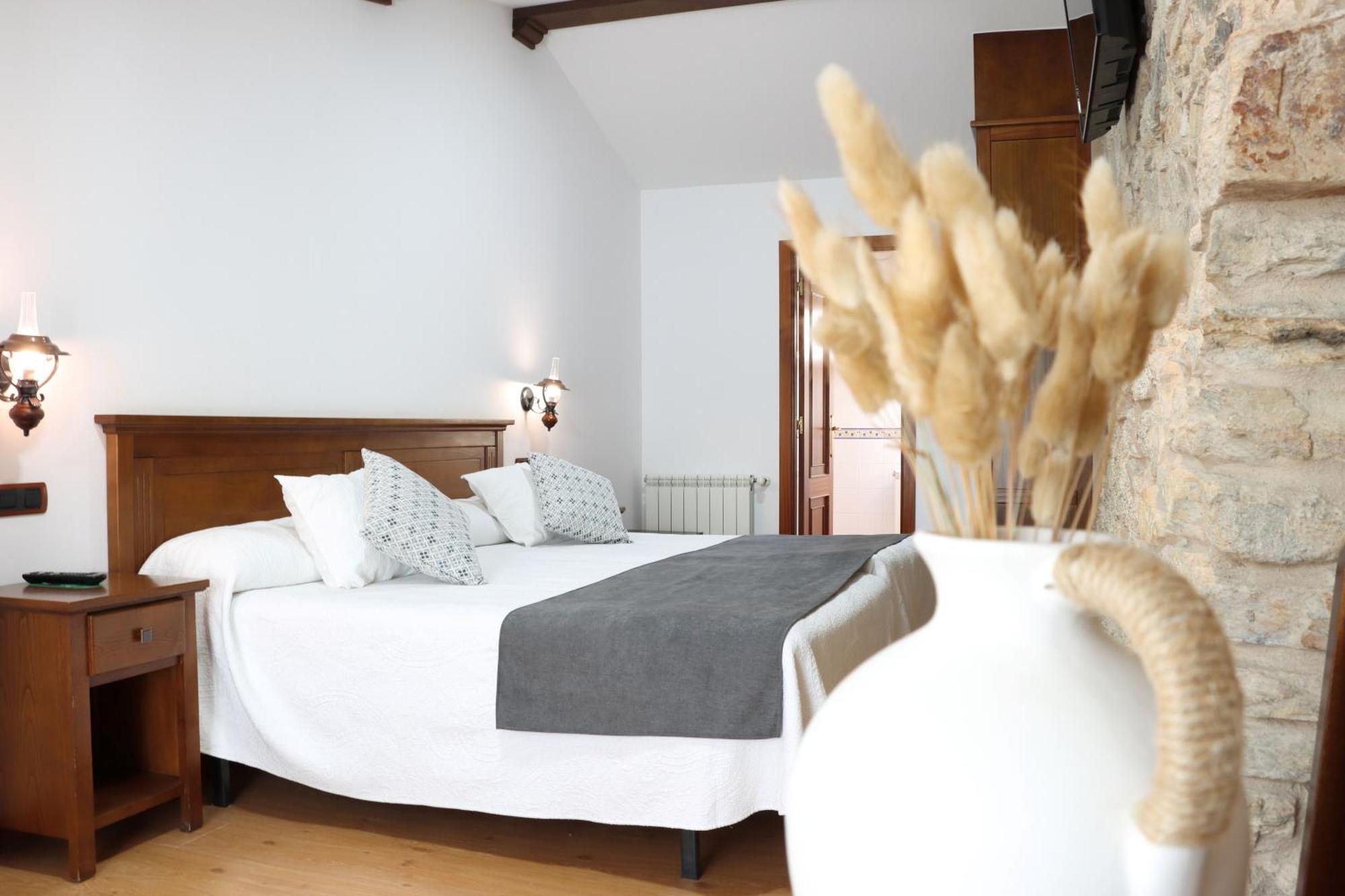 Hotel Pazos Alba ซานติอาโก เด กอมโปสเตลา ภายนอก รูปภาพ