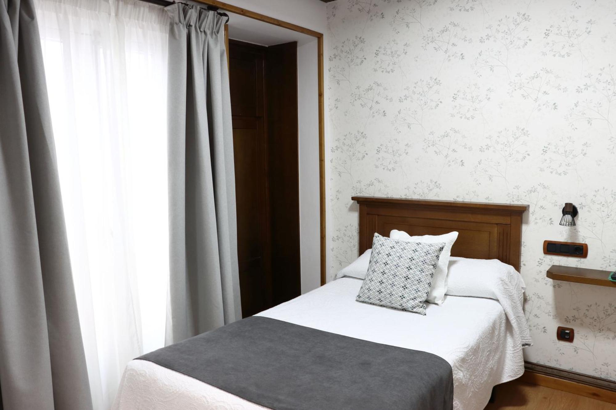 Hotel Pazos Alba ซานติอาโก เด กอมโปสเตลา ภายนอก รูปภาพ